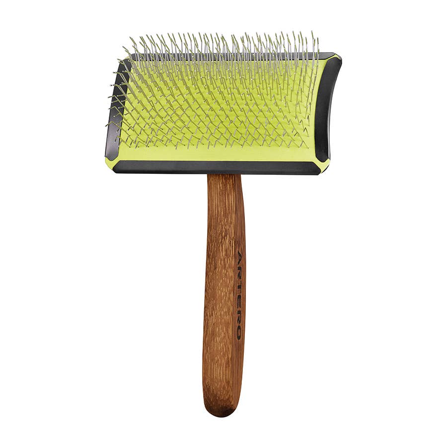 Artero Maya perie slicker curbata pentru descalcirea blanii, pini 17 mm, marimea M